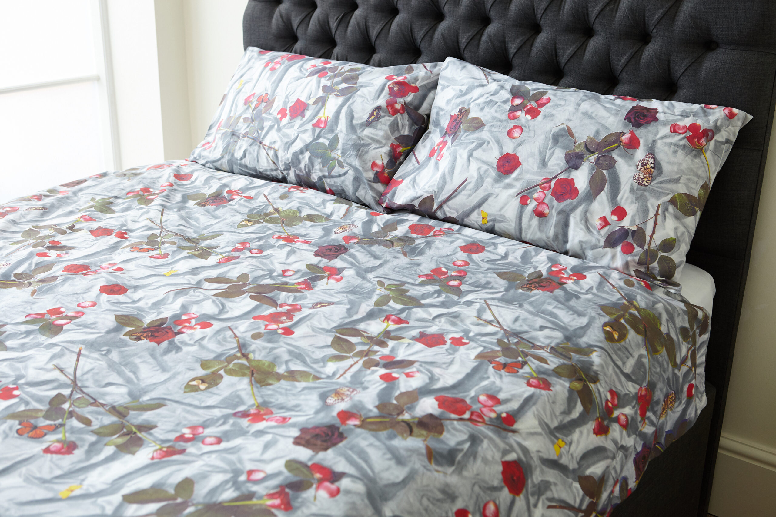 ‘Crumpled Satin’ – Roses Duvet