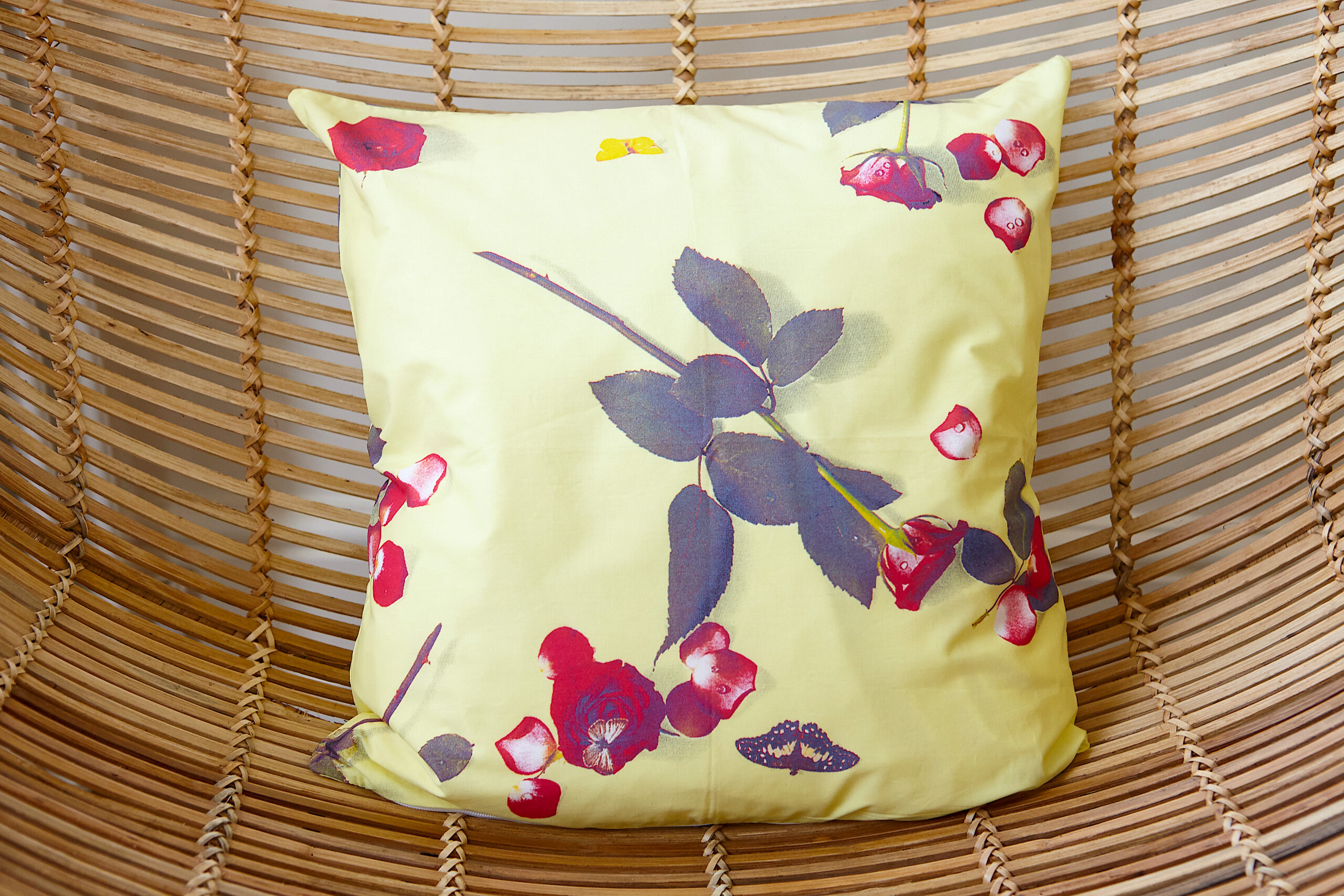 ‘Bed Of Roses’ – Yellow Cushion