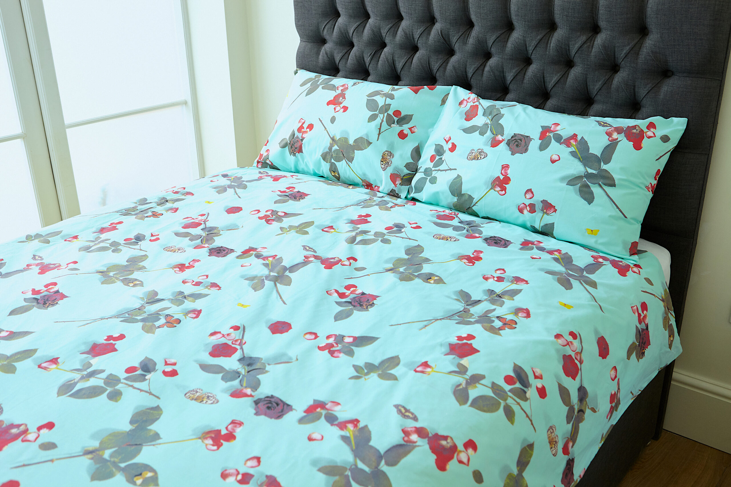 ‘Bed Of Roses’ – Turquoise Duvet