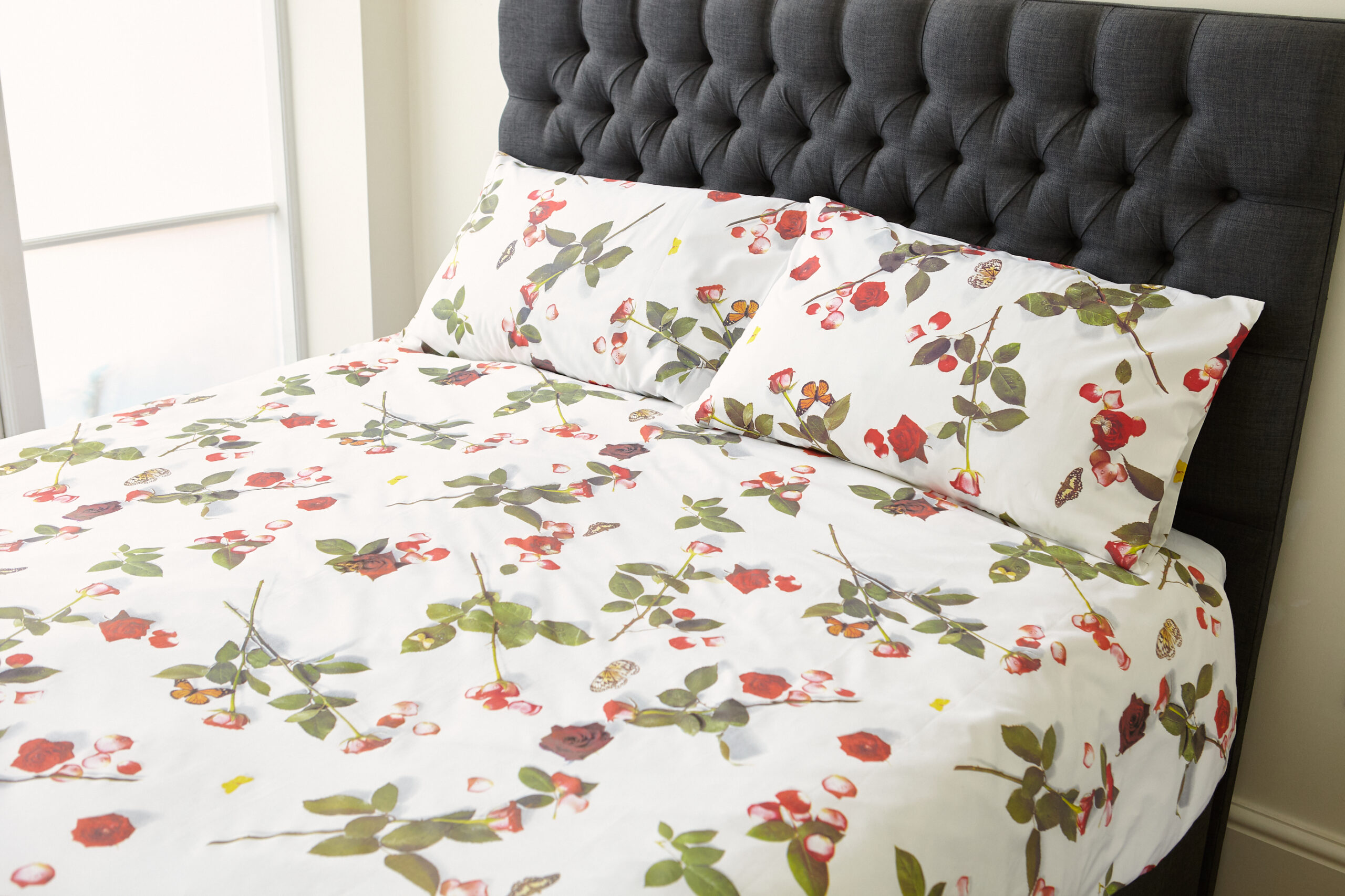 ‘Bed Of Roses’ – White Duvet