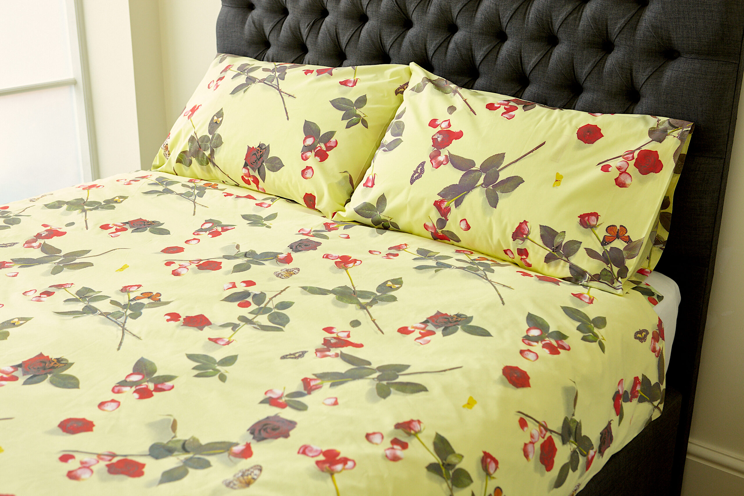 ‘Bed Of Roses’ – Yellow Pillowcase