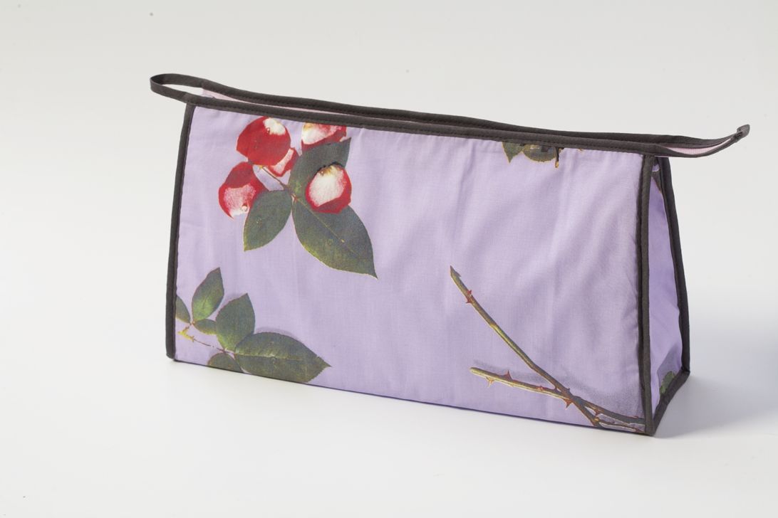 ‘Bed Of Roses’ – Lilac Washbag